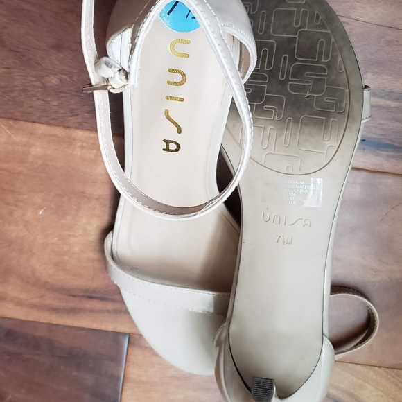 Unisa taupe patent leather sandals - Picture 6 of 6